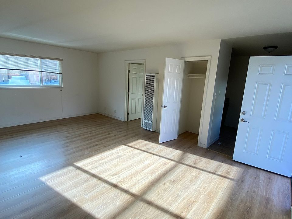 1st image of 840 El Camino Real #6