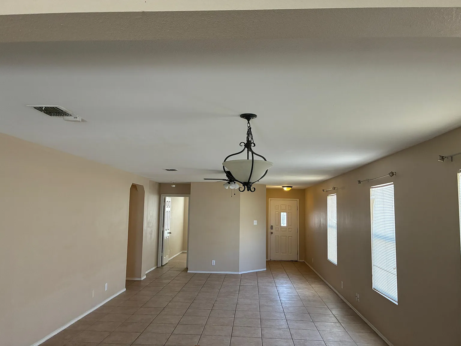 3 bed, 1486 sqft, $1,700 — Photo 2