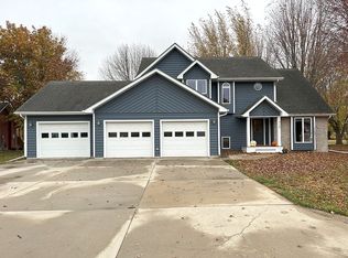 712 Fairway Ct, Alton, IA 51003
