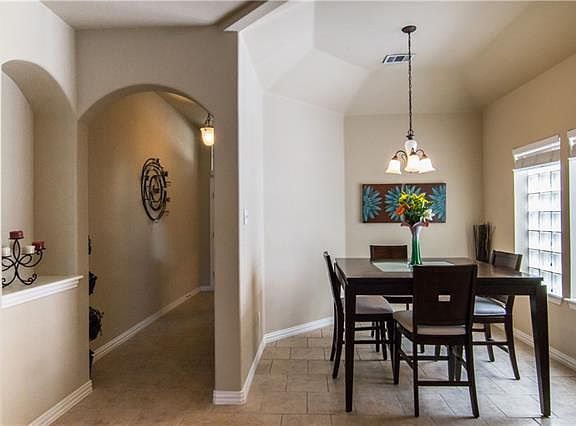 5th image of 2800 Tangerine Ln