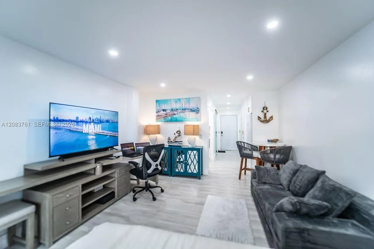 Bayshore Yacht & Tennis C — Photo 4