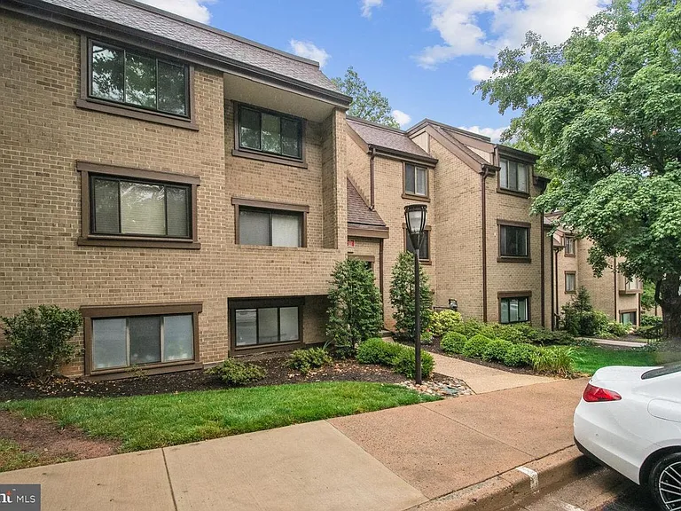 1635 Parkcrest Cir #201 — Photo 4