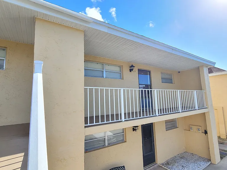 2135 N Courtenay Pkwy #B-209 — Photo 11