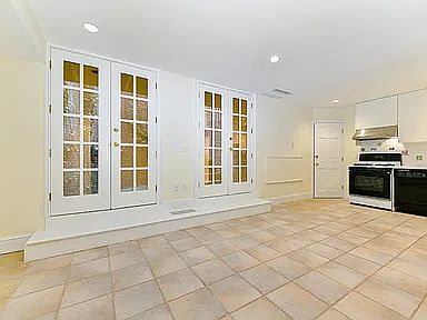 2nd image of 17 Louisburg Sq