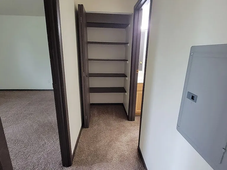 Canterbury Court Apartments — Photo 13