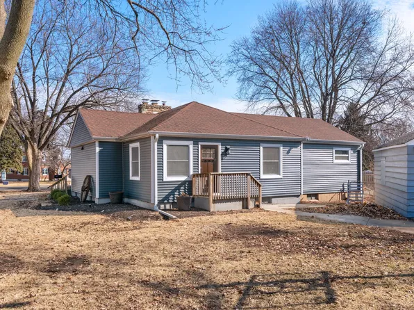 338 Lakelawn Blvd, Aurora, IL 60506