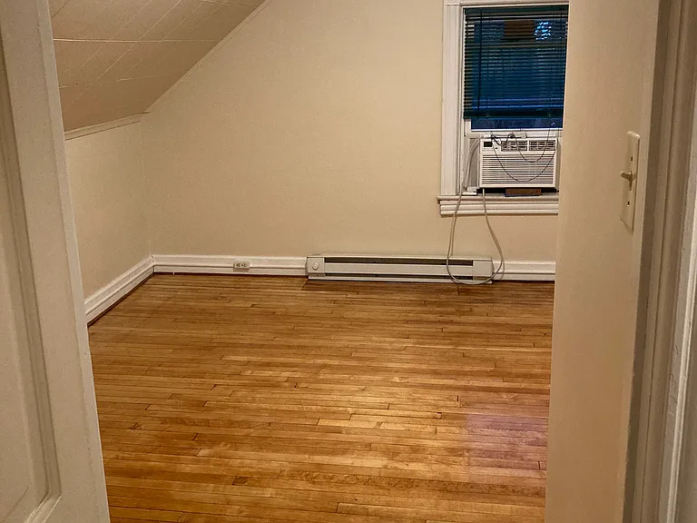 909 Linden St #3 — Photo 3