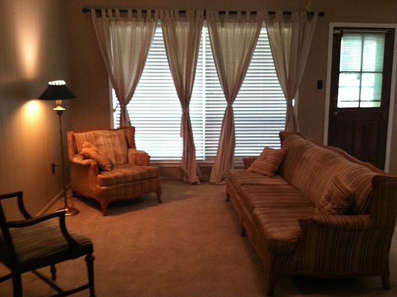 Living/ Family Room (19'x20'