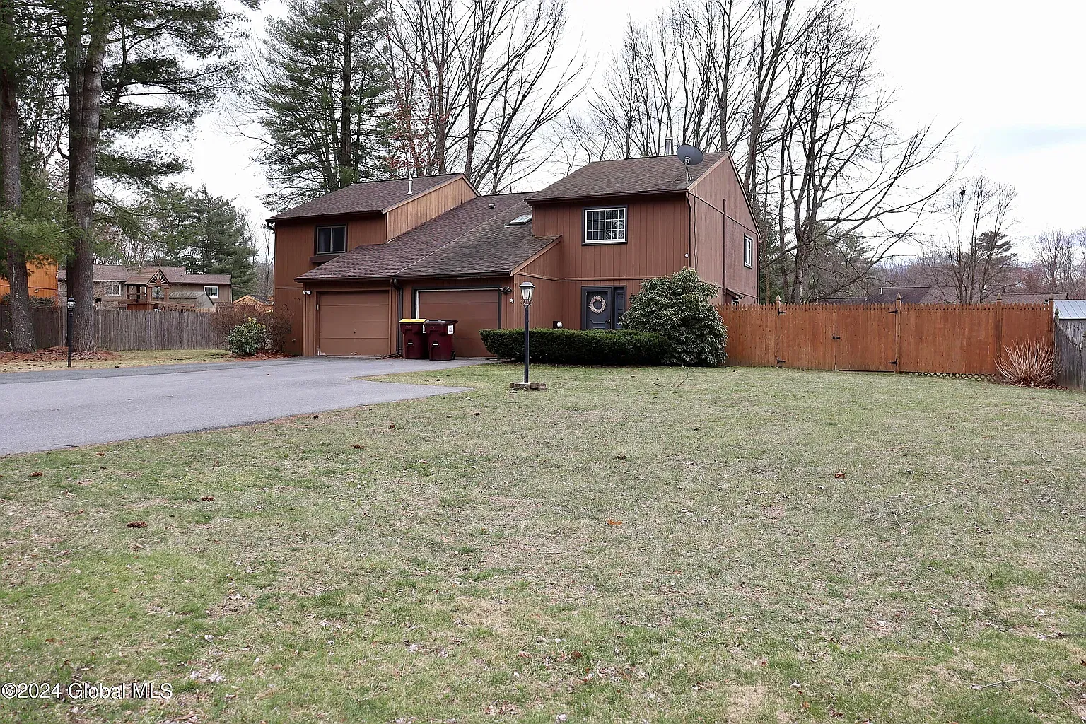 3 bed, 1.5 bath, 1228 sqft, $2,400 — Photo 1