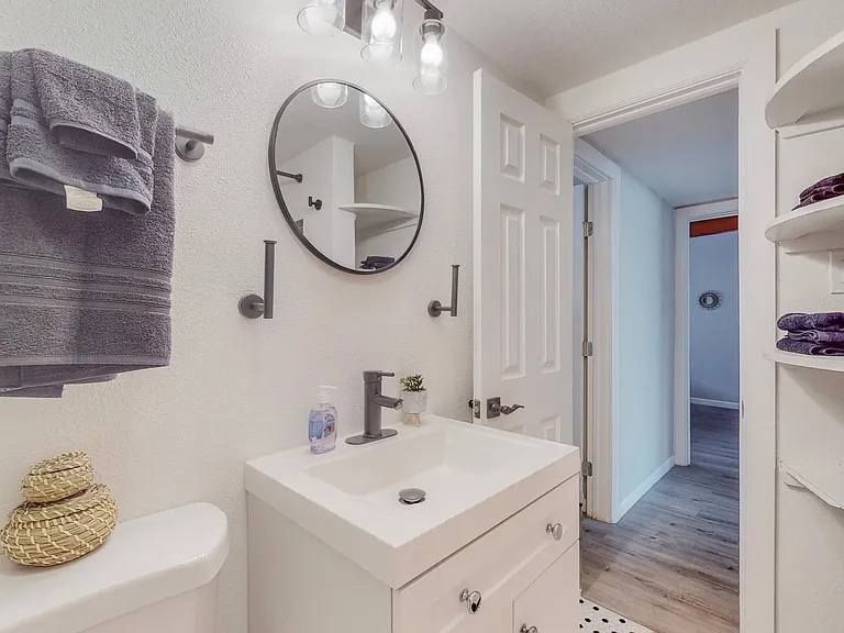 724 Truman St NE #A — Photo 12