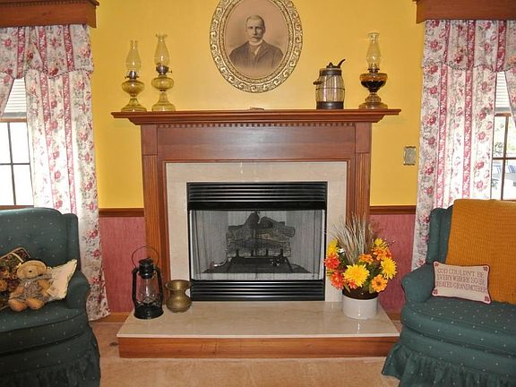 3rd image of 1666 Carolina Dr