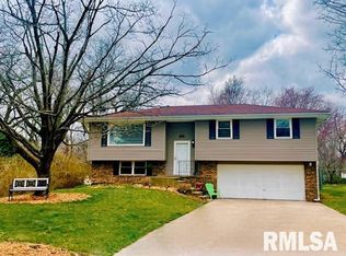 210 Kickapoo Dr, East Peoria, IL 61611