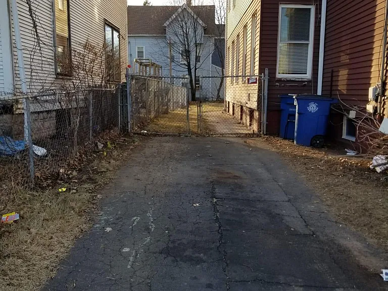 624 Dixwell Ave — Photo 10