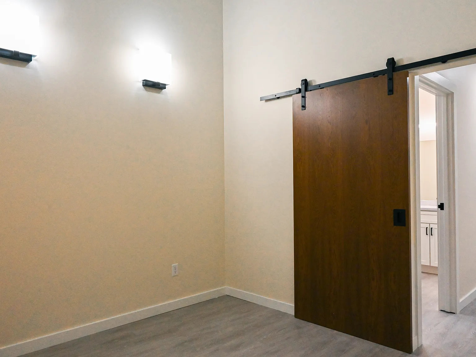 3 bed, 1150 sqft, $2,300 — Photo 3