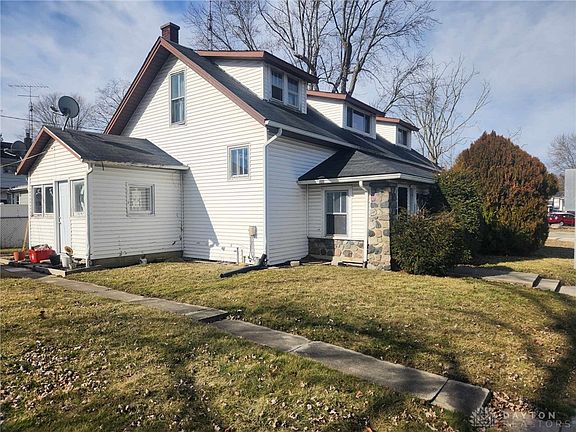 3rd image of 304 Elm St