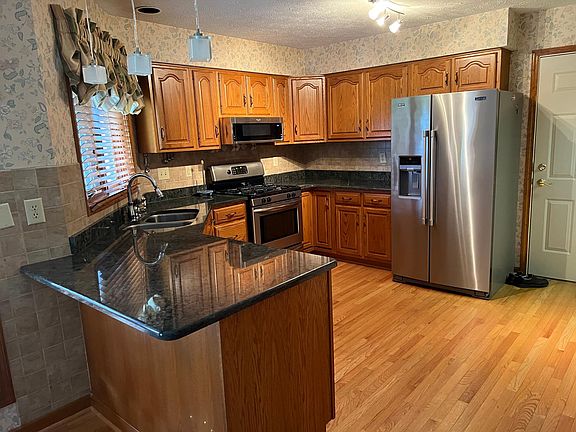 Kitchen , Granite Countertop & All Stainless Steel Appliances
