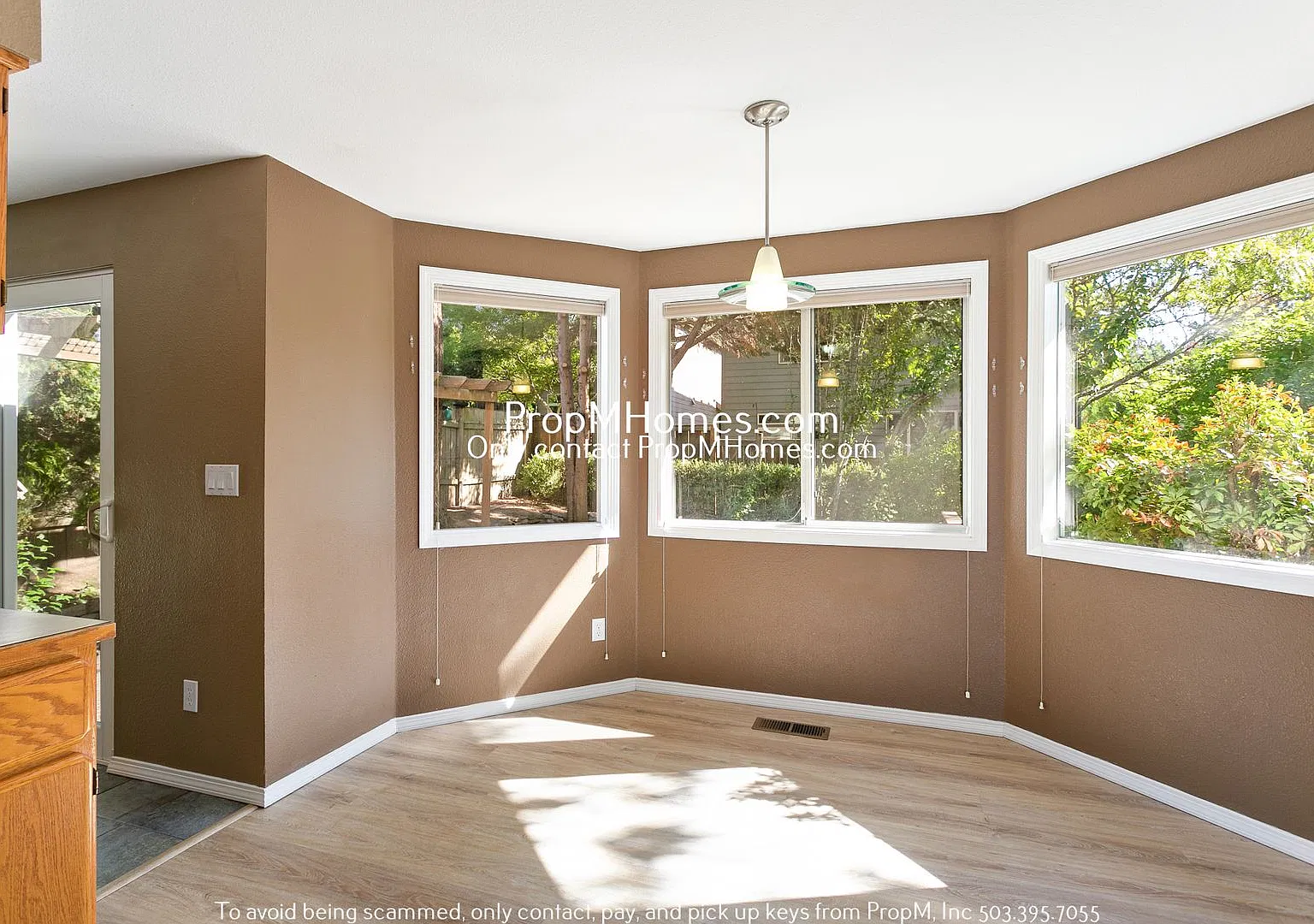 Alluring Three Bedroom Home In SW Tigard! — Photo 4
