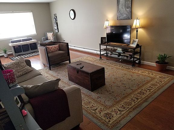 3rd image of 109 Kemeys Ave