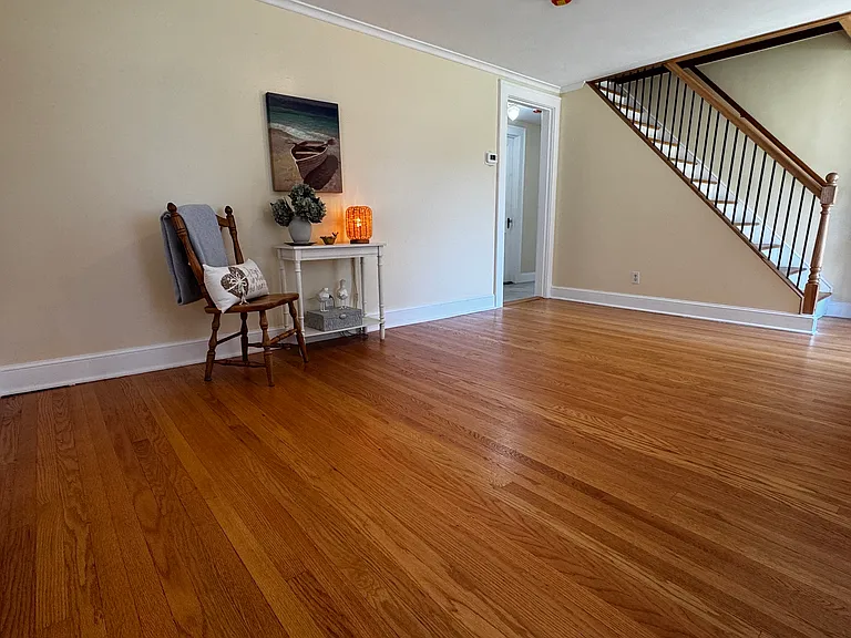 406 Oakwood Ave — Photo 3