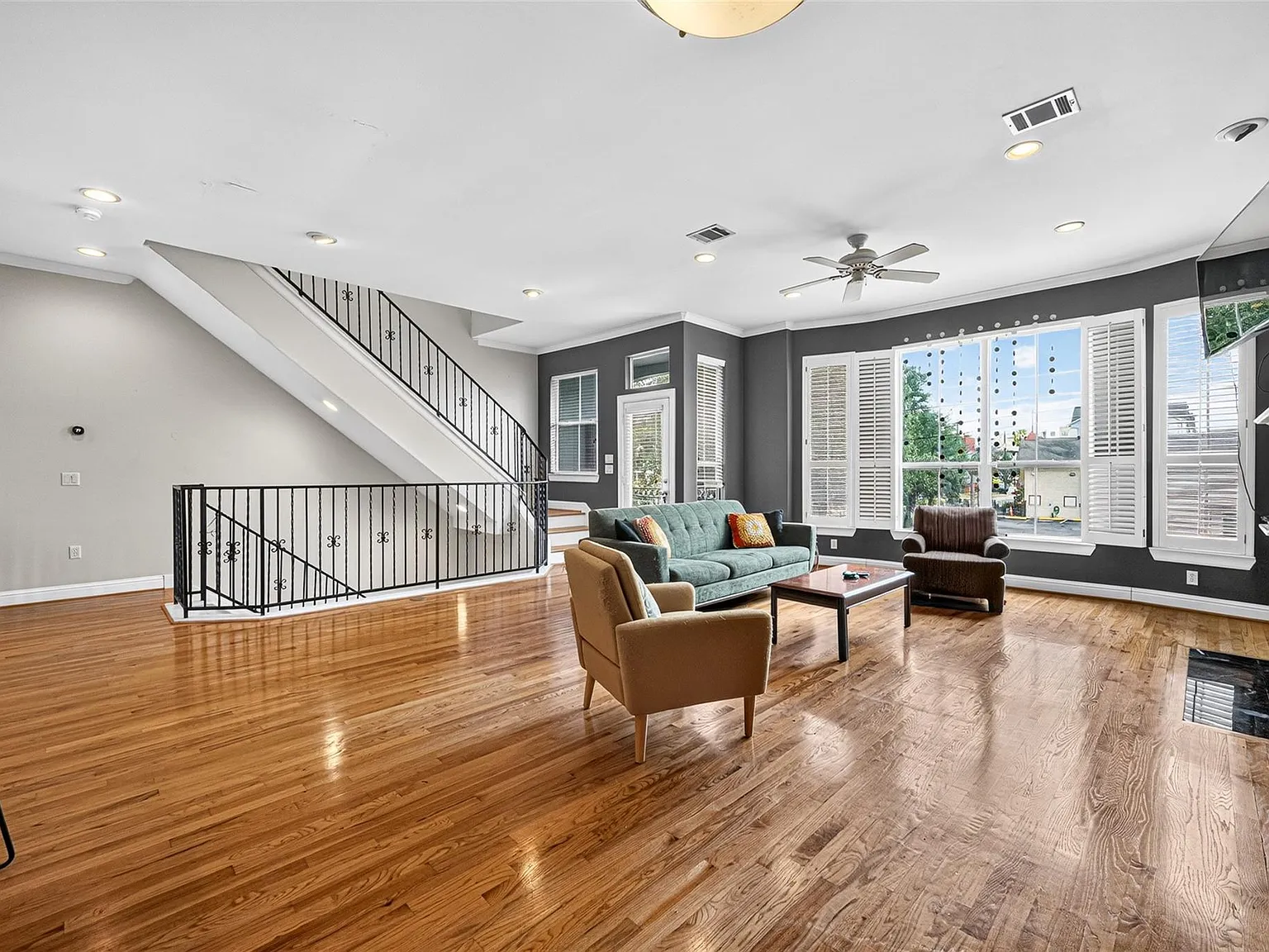 3 bed, 3.5 bath, 2259 sqft, $2,900 — Photo 4