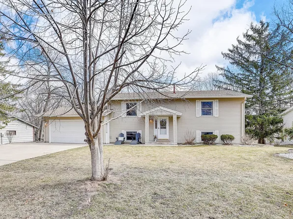 8023 Erie Ave, Chanhassen, MN 55317