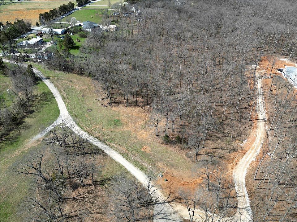 1st image of 105 Hillcrest Woods Ln