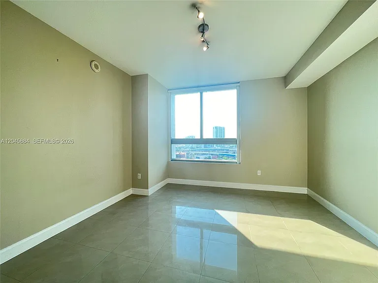 90 SW 3rd St #1710 — Photo 6