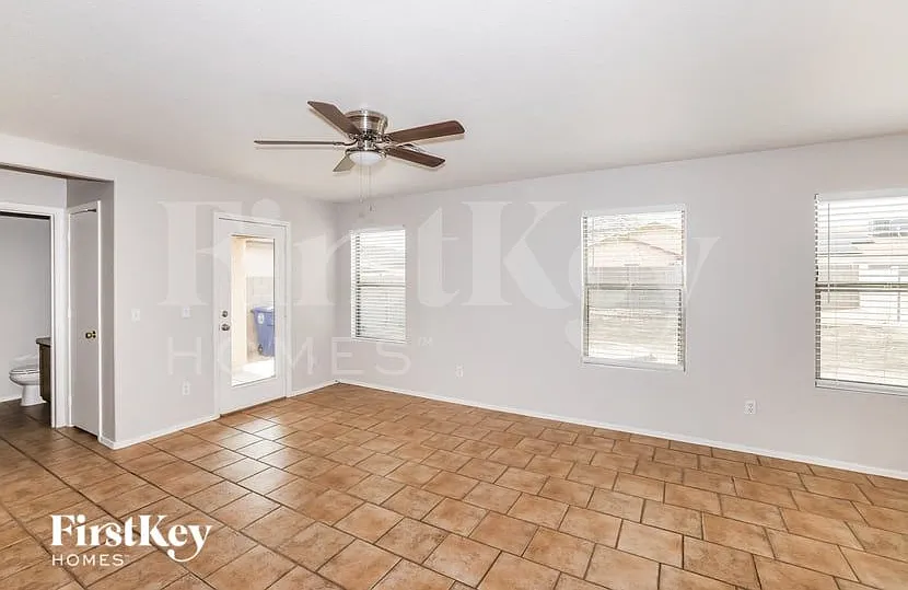4 bed, 2.5 bath, 2374 sqft, $2,410 — Photo 2