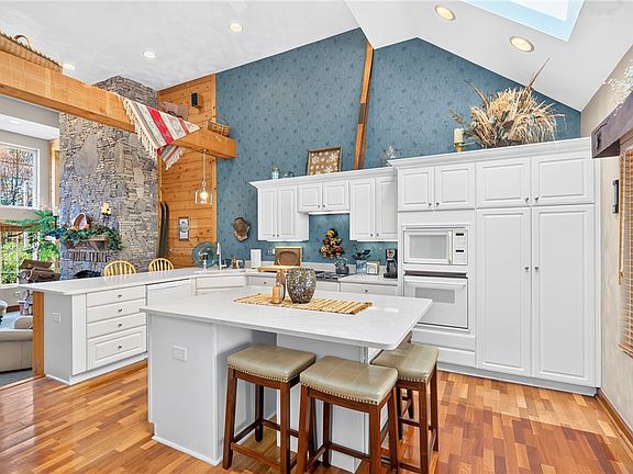 4th image of 282 Deer Ridge Ln