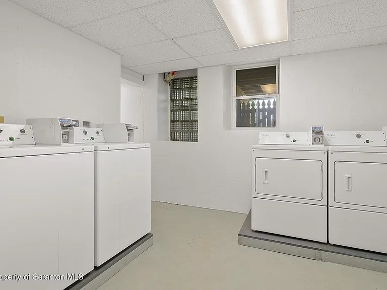 1543 Sanderson Ave #1B — Photo 10