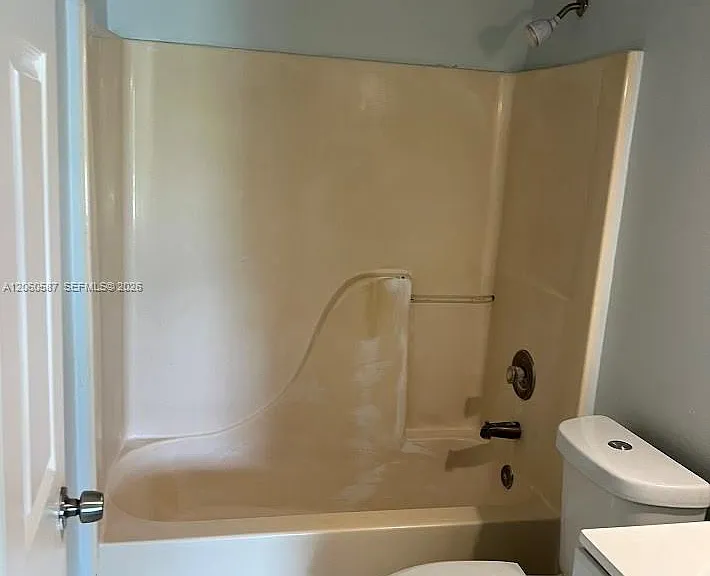 738 SW 9th St — Photo 26