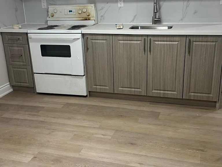 6 Kitson Dr — Photo 1