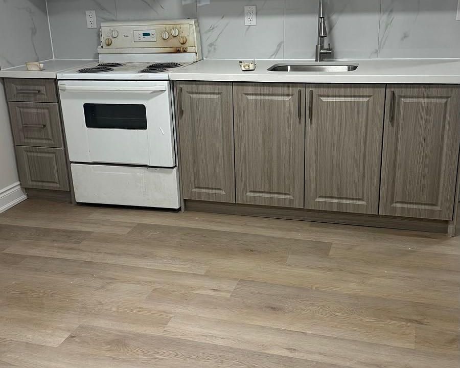 1st image of 6 Kitson Dr