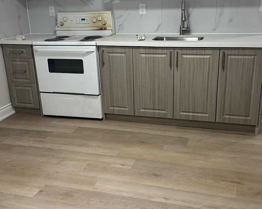 6 Kitson Dr