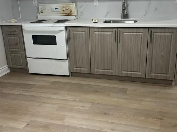 6 Kitson Dr, Toronto, ON M1M 3C8