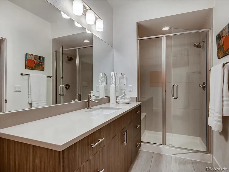 6739 E Lowry Blvd — Photo 22