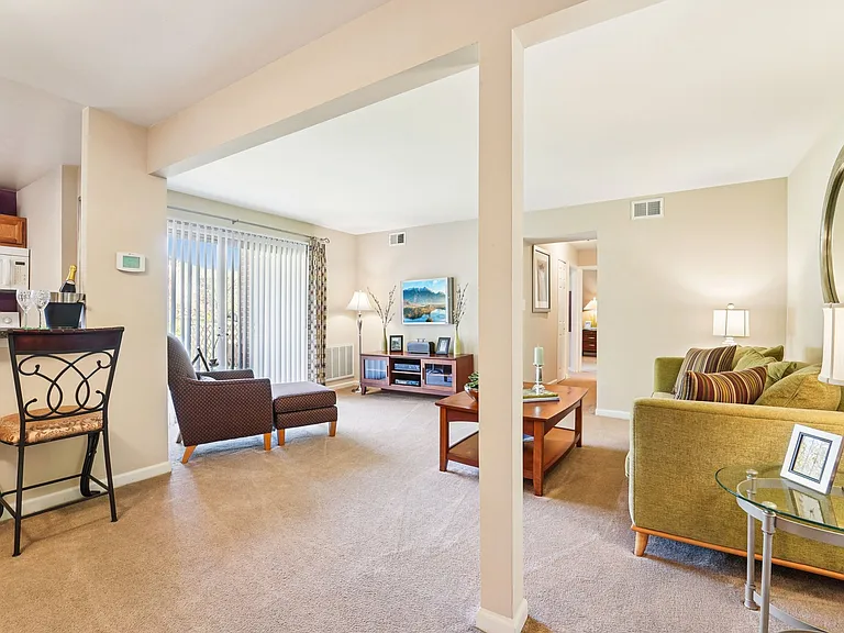 2BR, 1.5BA - 939SF - Model - Living Room