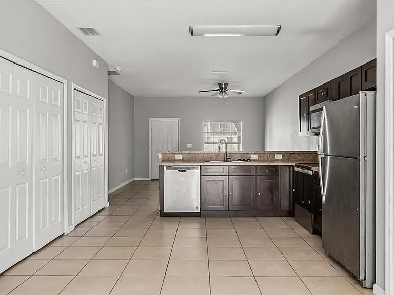 677 Royalty Ct — Photo 6