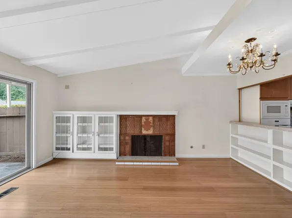 288 Hacienda Pl, Carmel, CA 93923