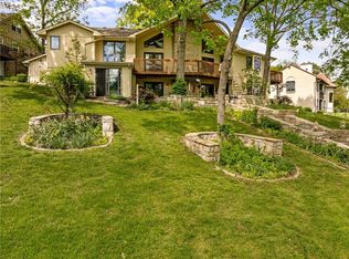 219 NW Locust St, Lees Summit, MO 64064