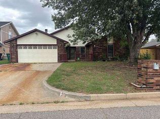 512 Tumbleweed Dr, Yukon, OK 73099