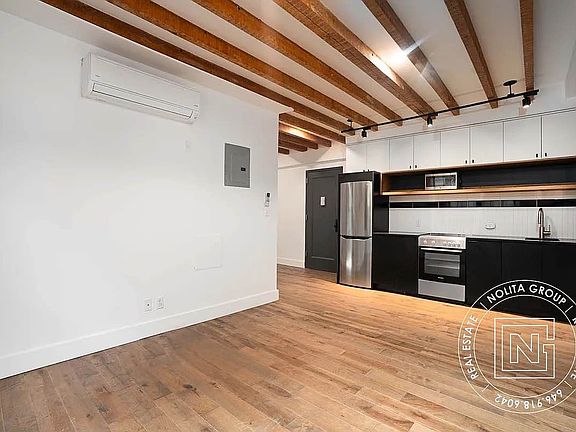 4th image of 152 W 49th St #5A