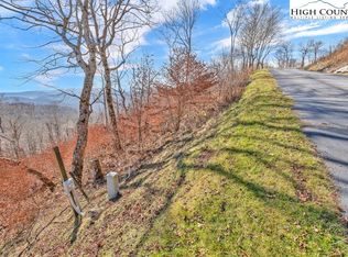 208 Cloud Spring Dr, Banner Elk, NC 28604
