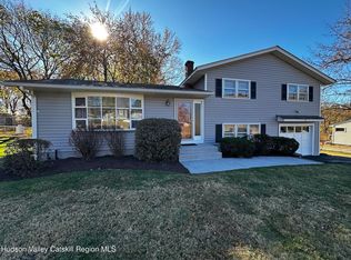 24 Overlook Dr, Newburgh, NY