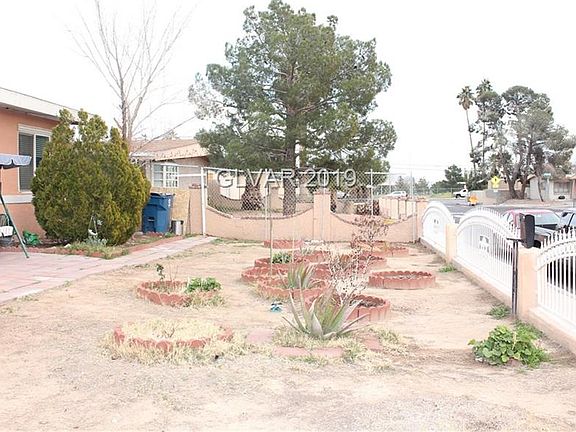 3rd image of 4812 Carmen Blvd