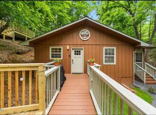 4151 Oak Ridge St, Pigeon Forge, TN 37863