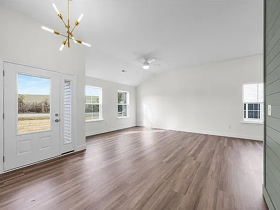 275 Ragan St — Photo 3