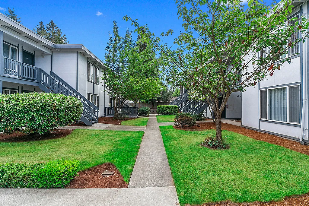 Capri Apartments — Photo 3