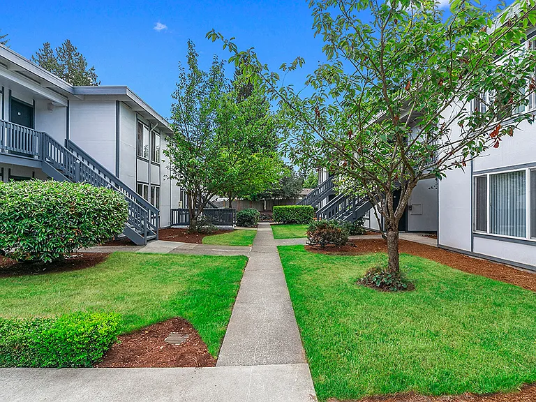 Capri Apartments — Photo 7