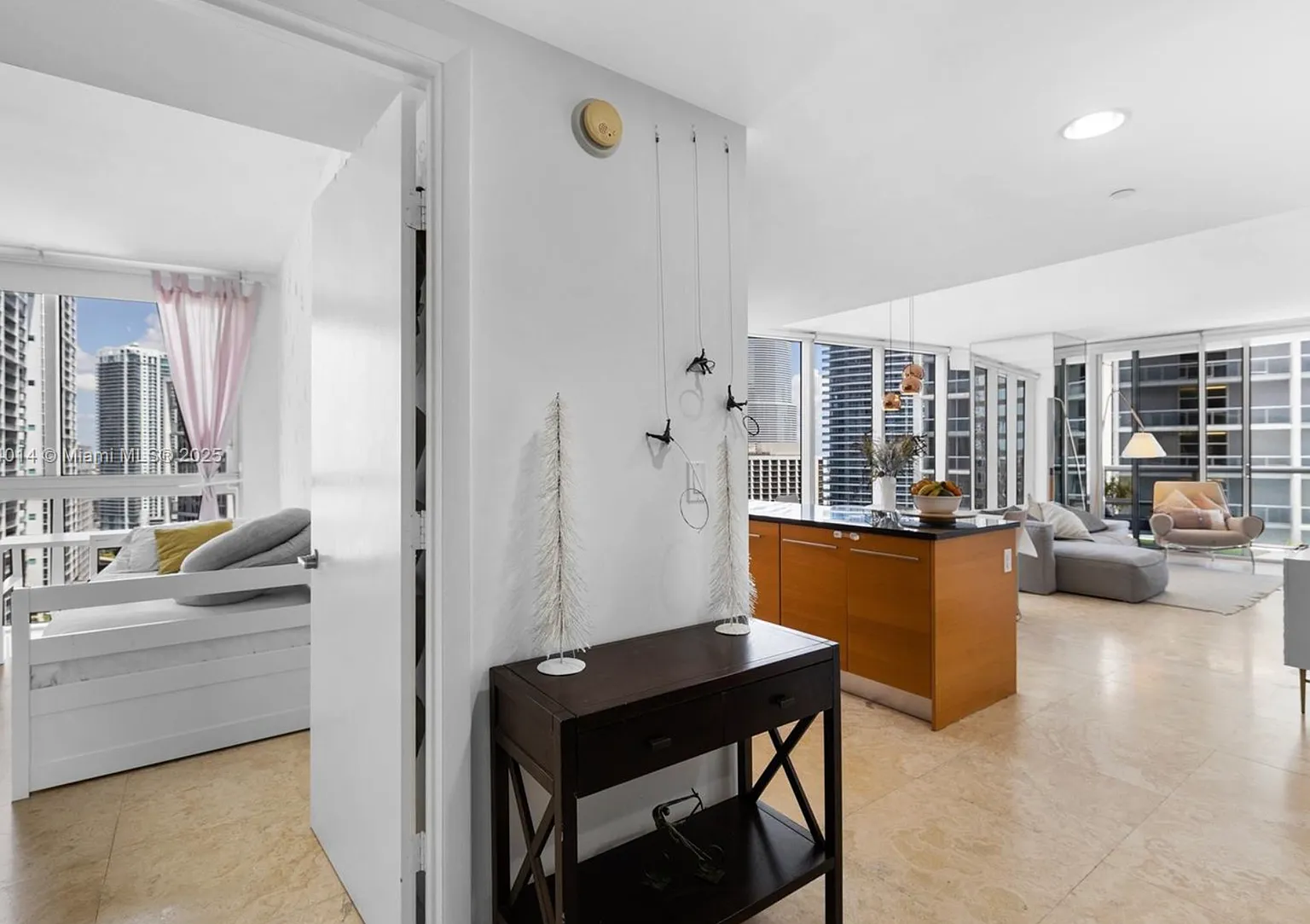 2 bed, 2.0 bath, 1327 sqft, $4,300 — Photo 2